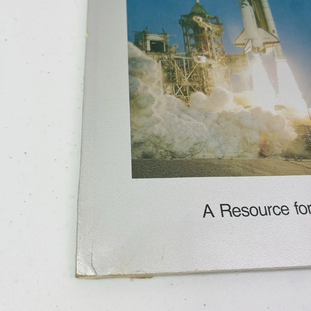 NASA The First 25 Years 1958-1983 Book a Resource‎ for Teachers EP 182 JRR1